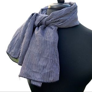 Stripe scarf black and white